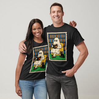 Camiseta Fantasma Bonito Lendo na Biblioteca com Gato Preto