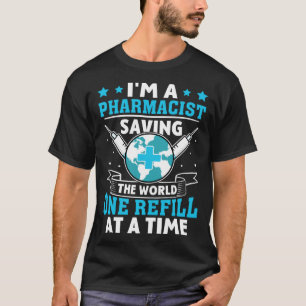 Camiseta Farmacêutico Salvando O Mundo Uma Recarga De Cada 