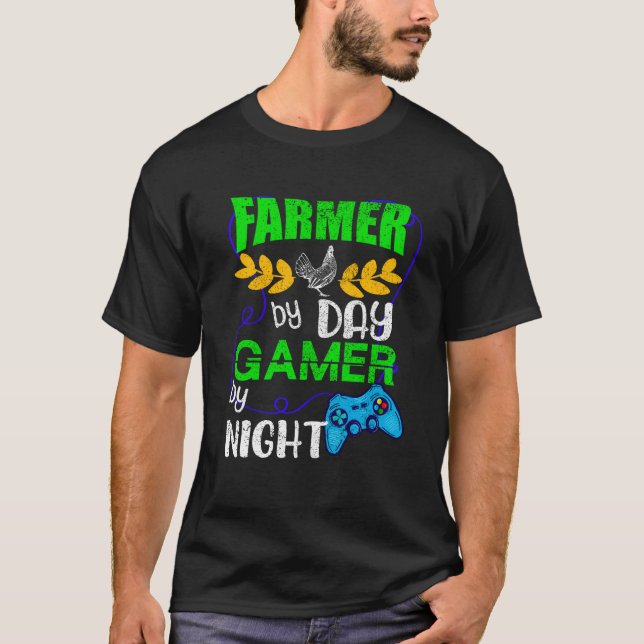 Camiseta Farmer by Day Gamer by Night (Frente)