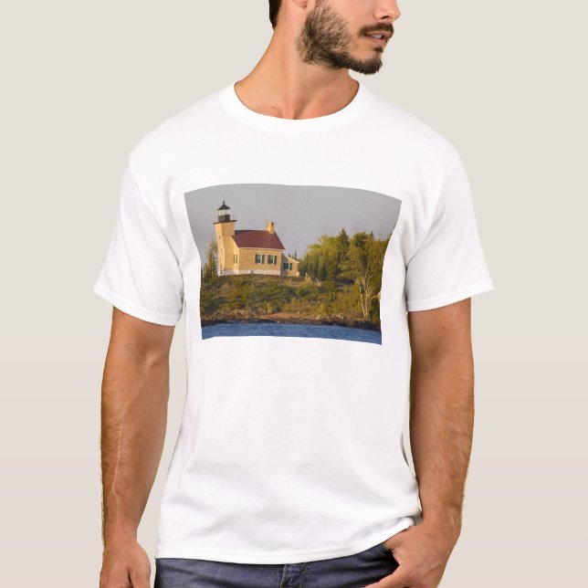 Camiseta Farol no Lago Superior perto de Copper Harbor (Frente)
