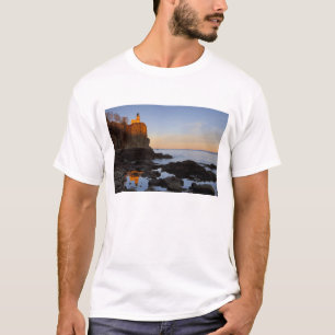 Camiseta Farol Split Rock ao pôr do sol perto de Two