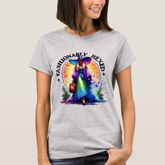 Camiseta "Fashionably Hexed Witch – Modern Style Halloween  (Frente)
