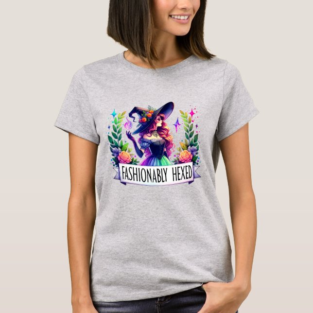 Camiseta "Fashionably Hexed Witch – Modern Style Halloween  (Frente)