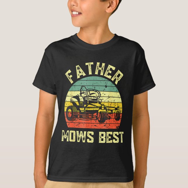 Camiseta Father Mows Funny Fathers Day Dad Jokes Lawn Mowin (Frente)