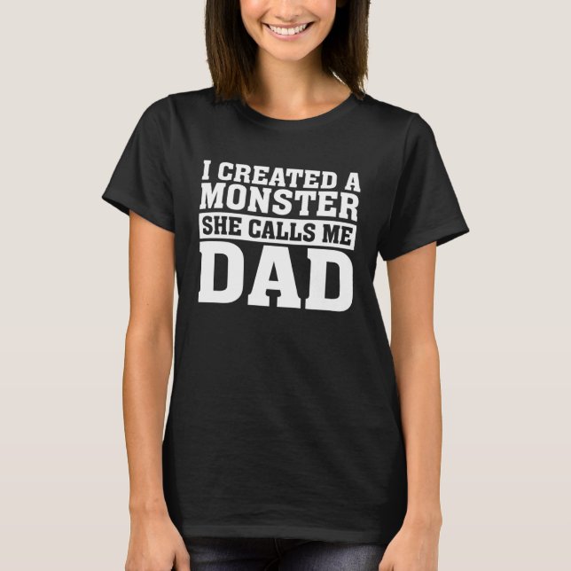 Camiseta Father s Day  I Created A Monster She Calls Me Dad (Frente)