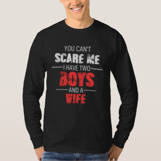 Camiseta Fathers Day Dad You Cant Scare Me I Have Two Boys 