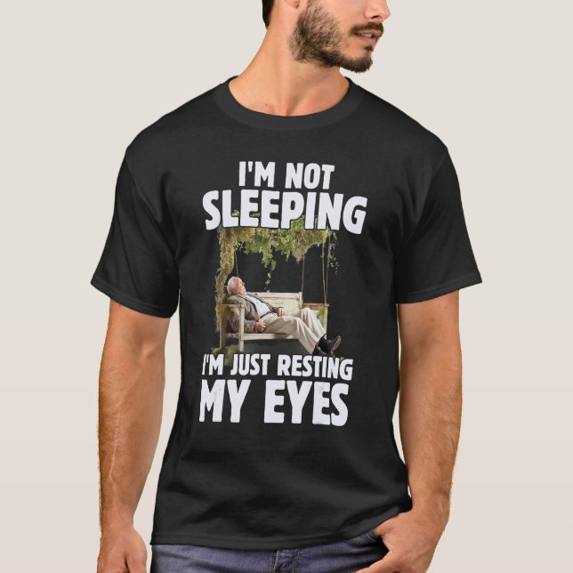 Camiseta Father's Day I'm Not Sleeping I'm Just Resting My  (Frente)
