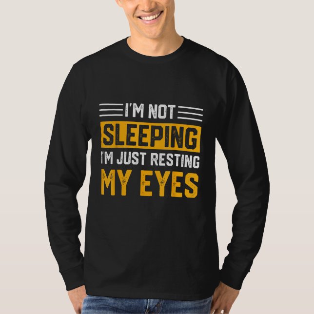 Camiseta Father's Day I'm Not Sleeping I'm Just Resting My  (Frente)