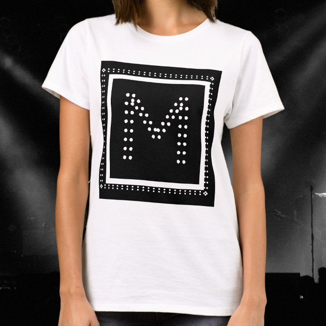 Camiseta Faux Rhinestone Retro Rock Monograma Branco Negro (A cool t-shirt with faux rhinestone monogram initial, formed of white dots on black)