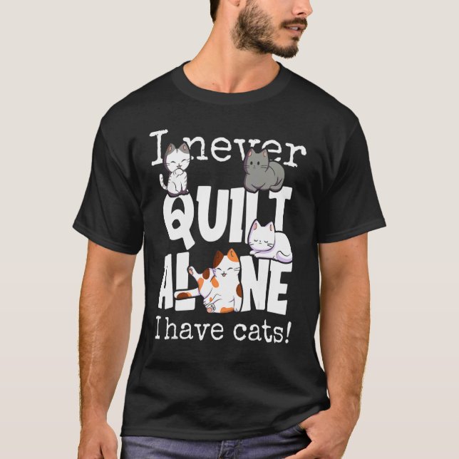 Camiseta Fazedoras de Colcha Temática de Costura Gato Mãe D (Frente)