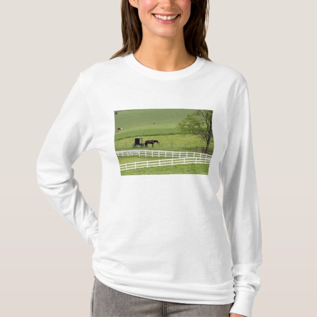 Camiseta Fazenda de Amish com cavalo e charrete perto de Be (Frente)