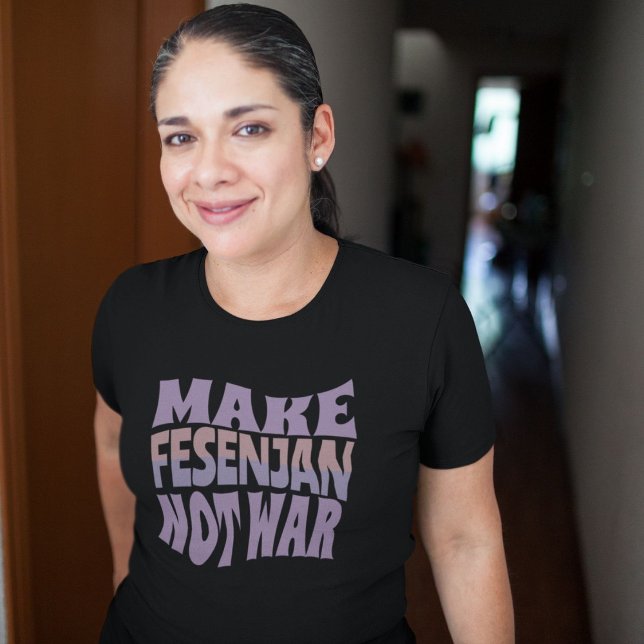 Camiseta Fazer Fesenjan Não Guerra | Pão-Comida Persa (Make Fesenjan Not War | Persian Food Lover T-Shirt)