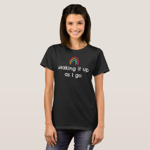 Camiseta Fazer-o à medida que me viro no arco-íris feminino