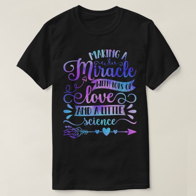 Camiseta Fazer Um Milagre Com Amor E Ciência IVF Mãe Tra (Frente do Design)