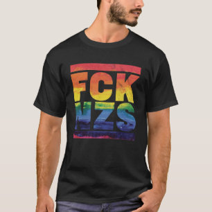 Camiseta FCK NZS O mundo é colorido das cores do arco-íris