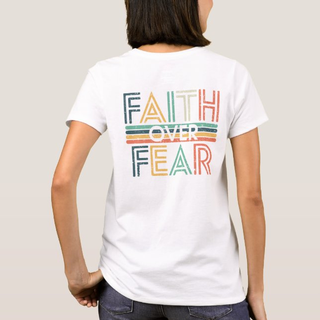 Camiseta fé cristã sobre o medo (Verso)