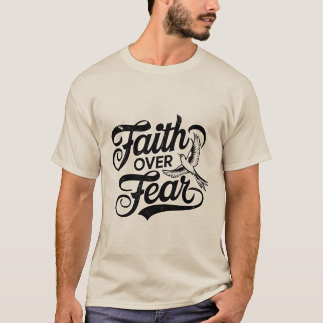 Camiseta Fé Sobre Medo Caligrafia (Frente)