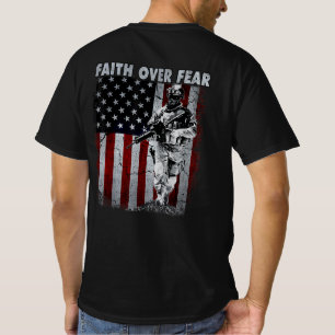 Camiseta Fé sobre o medo do Patriótico da bandeira american