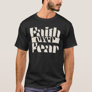 Camiseta Fé sobre o medo do Typo Inspiracional Cristão Retr