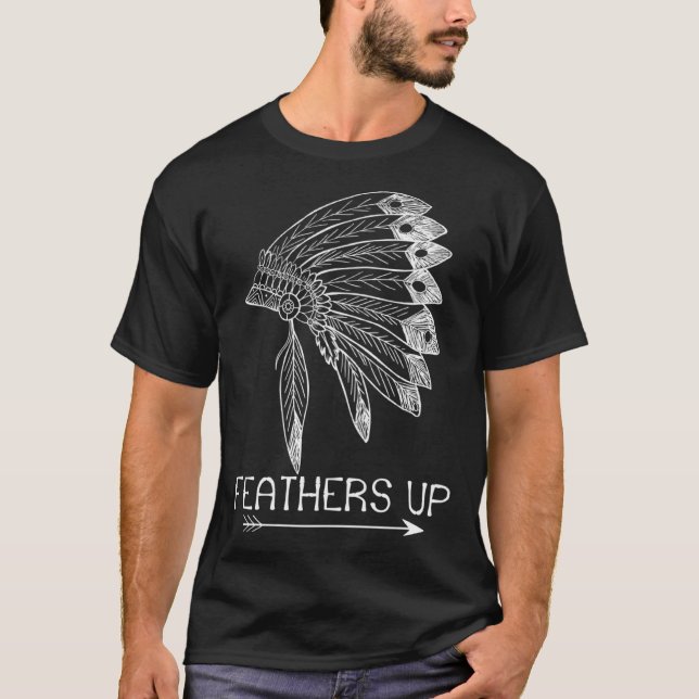 Camiseta Feathers Up Proud Native American Indian Headdress (Frente)