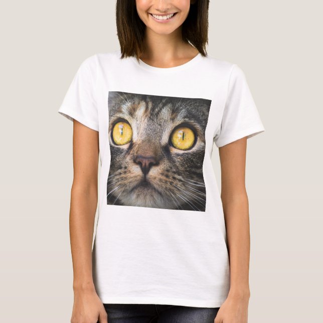 Camiseta Fechamento de Gato com Olhos Amarelos (Frente)