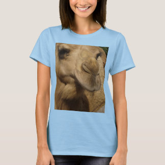 Camiseta Feche e pessoal com um camelo