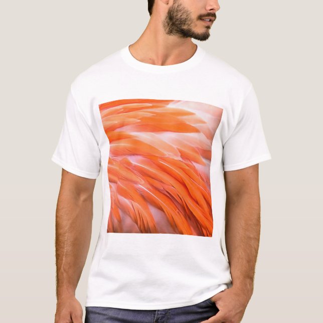 Camiseta Feche o Coral e as Penas do Flamingo Artístico Ros (Frente)