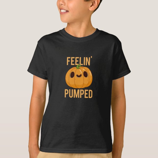 Camiseta Feelin Bombeou Pumpkin Engraçado Pun Dardo BG (Frente)