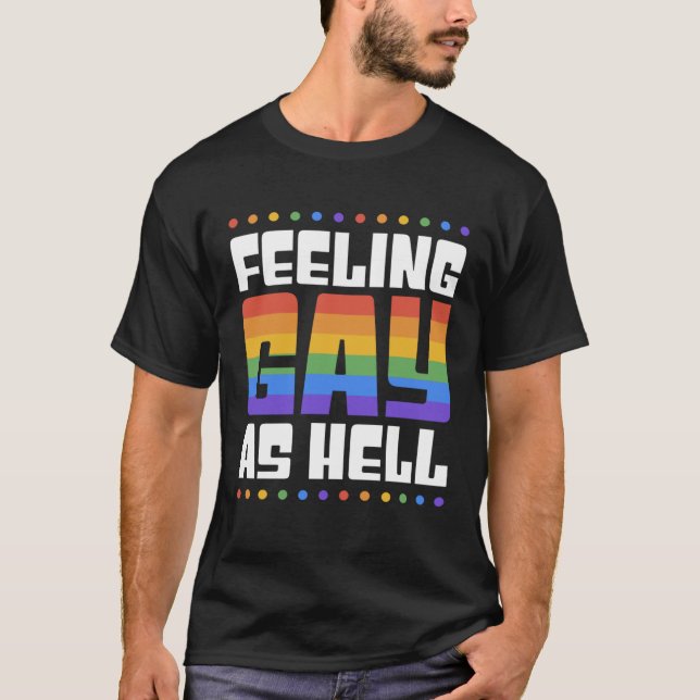 Camiseta Feeling Gay As Hell  Trendy LGBTQ Queer Pride Aest (Frente)