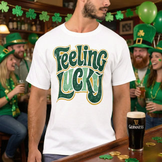 Camiseta Feeling Lucky Retro Groovy Distressed Green Gold