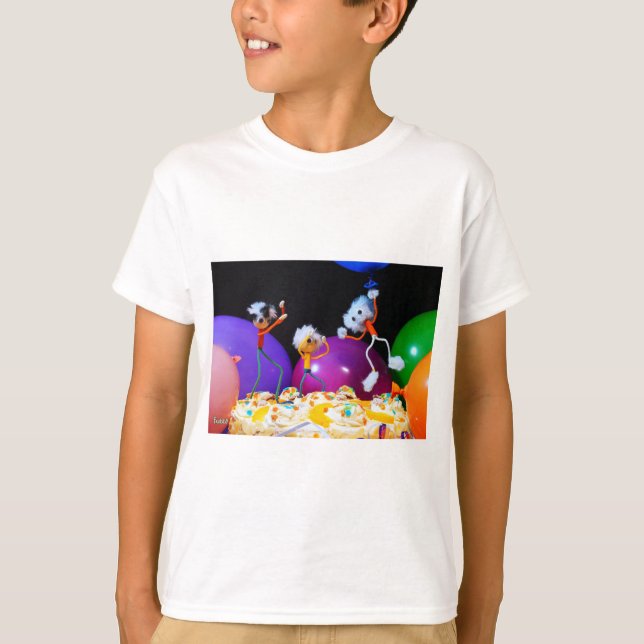Camiseta Feestelijke Fubby foto met ballonnen en taart. (Frente)