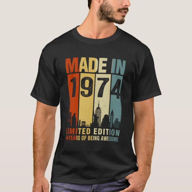 Camiseta Feita Em 1974 49 Anos De Esforço (Frente)