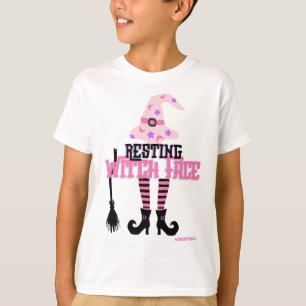Camiseta Feiticeira Descansada Cara de Halloween Broomstick