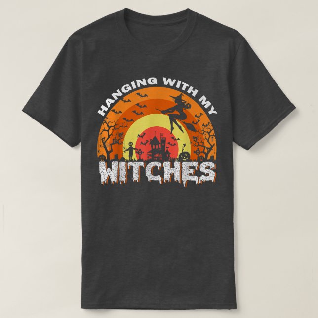 Camiseta Feiticeira Engraçada Andando Com Minhas Bruxas (Frente do Design)