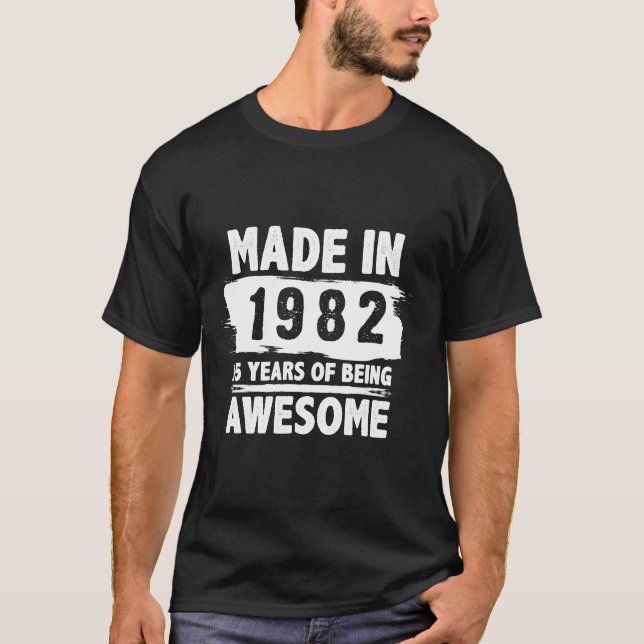 Camiseta Feito em 1982 - 42 anos de ser uma T-Shirt incríve (Frente)