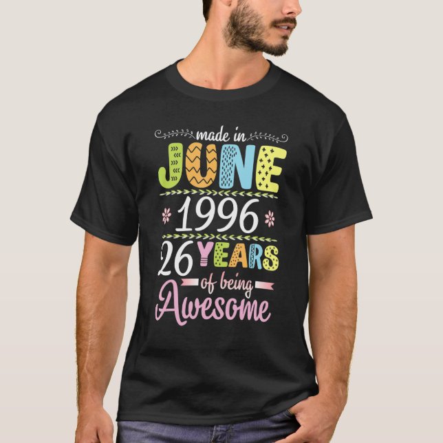 Camiseta Feito Em Junho De 1996 Flores Aniversário De 26 An (Frente)