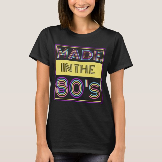 CAMISETA FEITO NA MODA TIPOGRÁFICA DOS ANOS 80 (Frente)