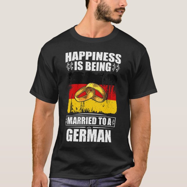 Camiseta Felicidade É Casada Com Um Alemão (Frente)