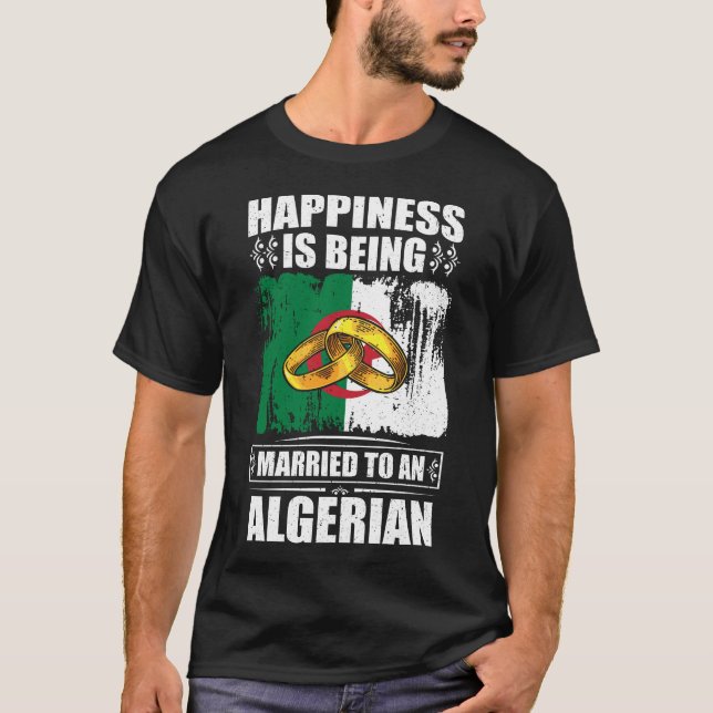 Camiseta Felicidade É Casada Com Um Argelino (Frente)