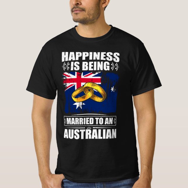 Camiseta Felicidade É Casada Com Um Australiano (Frente)