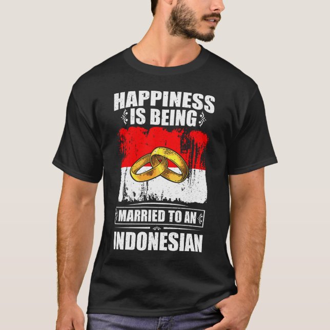 Camiseta Felicidade É Casada Com Um Indonésio (Frente)