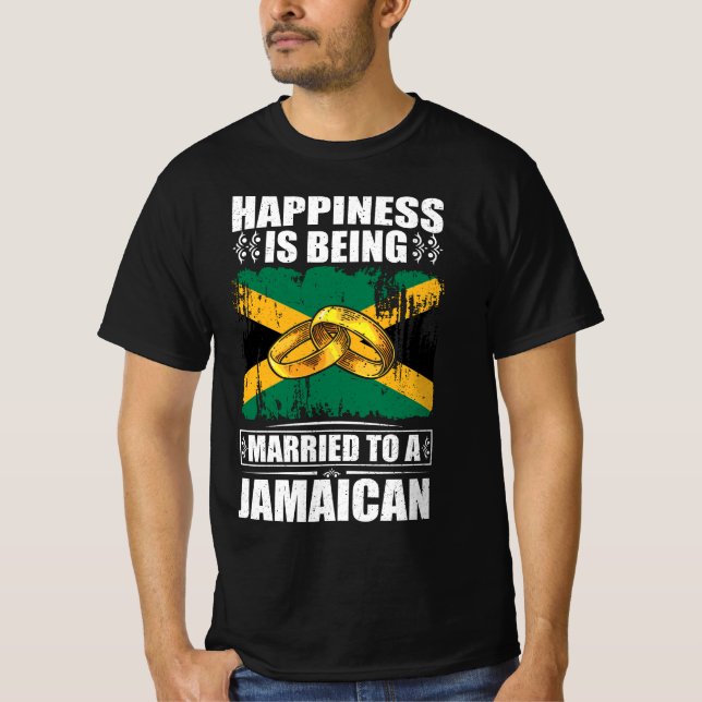 Camiseta Felicidade É Casada Com Um Jamaicano (Frente)