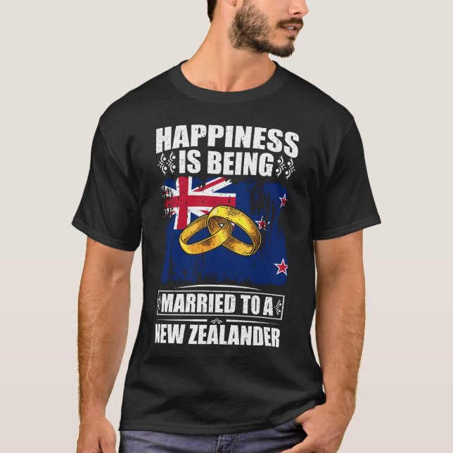 Camiseta Felicidade É Casada Com Um Novo Zealander (Frente)