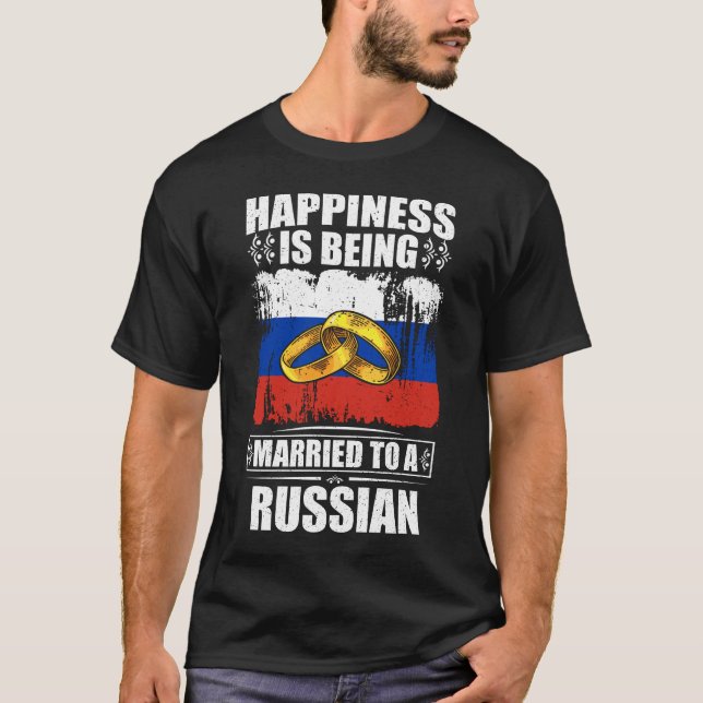 Camiseta Felicidade É Casada Com Um Russo (Frente)