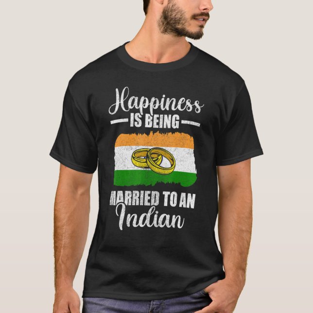 Camiseta Felicidade Está Sendo Casada Com Um Casamento Indi (Frente)
