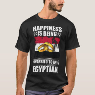 Camiseta Felicidade Está Sendo Casada Com Um Egípcio