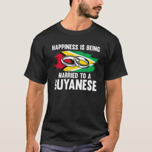 Camiseta Felicidade Está Sendo Casada Com Uma Guiana Da Gui