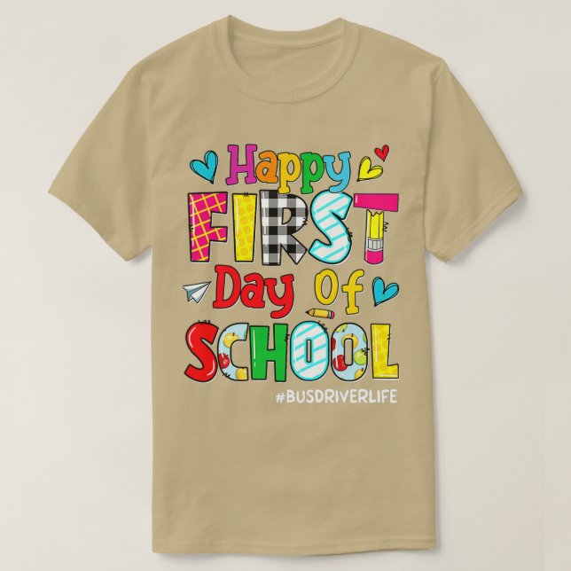 Camiseta Feliz 1º Dia Do Ônibus Escolar Traz Vida De Volta  (Frente do Design)