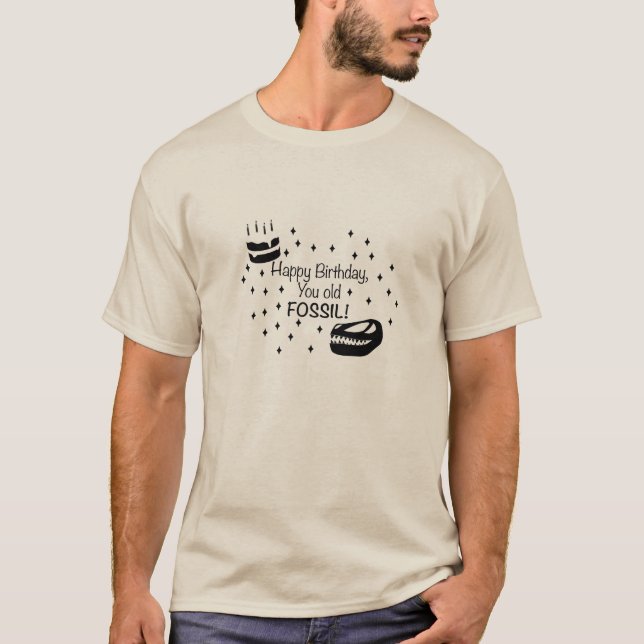 Camiseta Feliz Aniversário Seu Velho Fóssil (Frente)