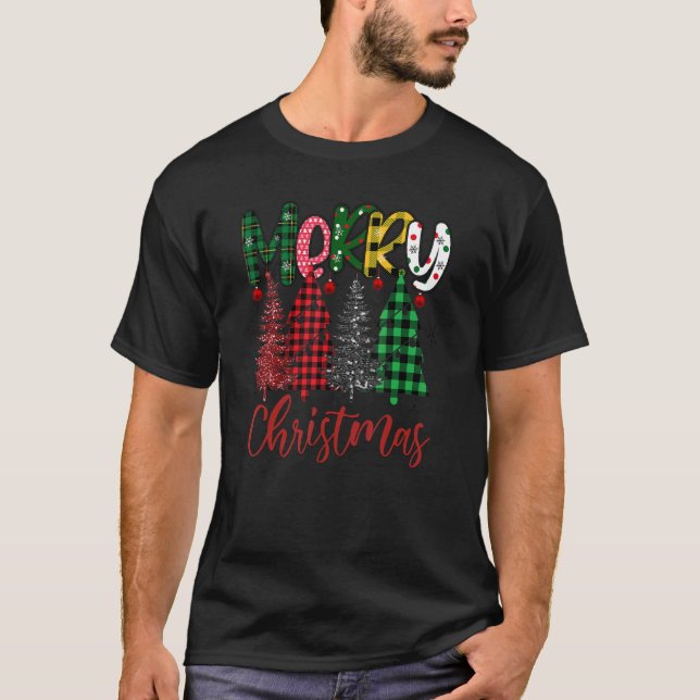 Camiseta Feliz Árvores de Natal com Design de Xadrez de Buf (Frente)